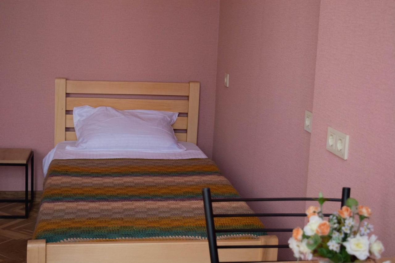 Sunflower Hotel Тбилиси Экстерьер фото